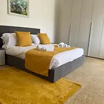 Nyaraló Elettra *